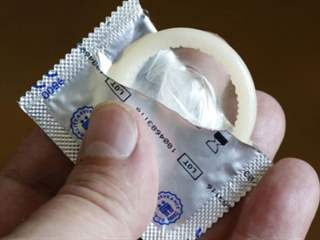 1524_CondomJPG_-_CrQu65_RT320x240-_OS682x413-_RD320x240-.jpg